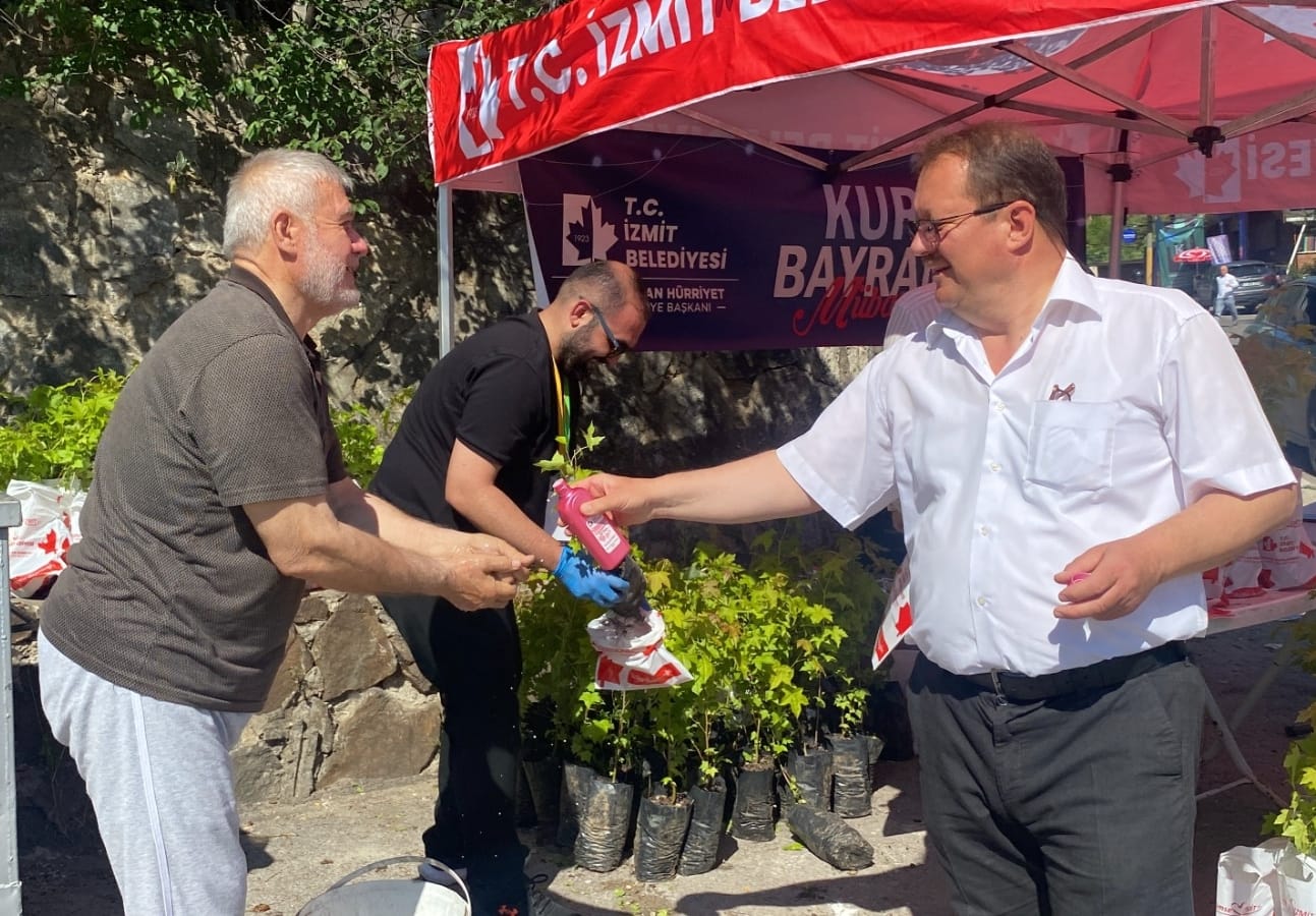 CHP Izmit meclis üyeleri halkla iç içe her daim sahada (7)