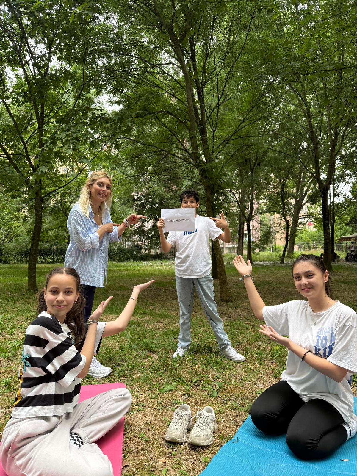 İzmit Belediyesi Çınar Akademi LGS Öğrencileri sınav stresini Mindfulness ile attı (1)