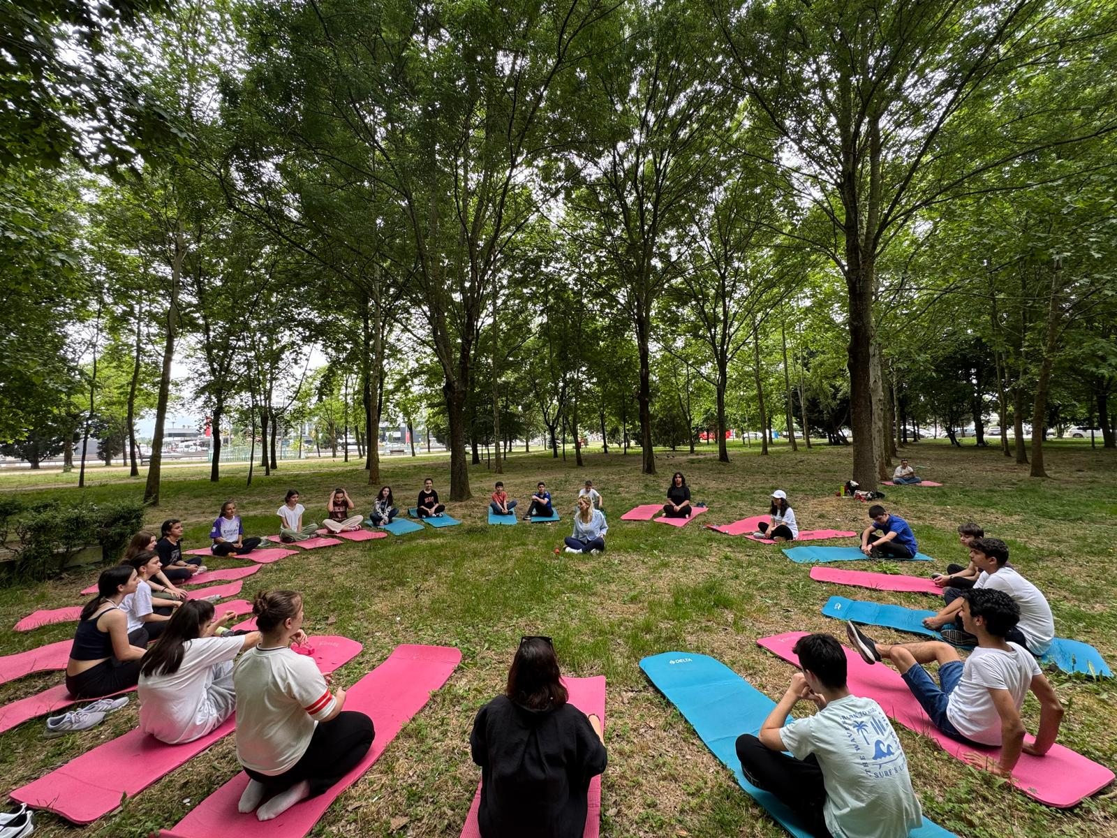 İzmit Belediyesi Çınar Akademi LGS Öğrencileri sınav stresini Mindfulness ile attı (2)