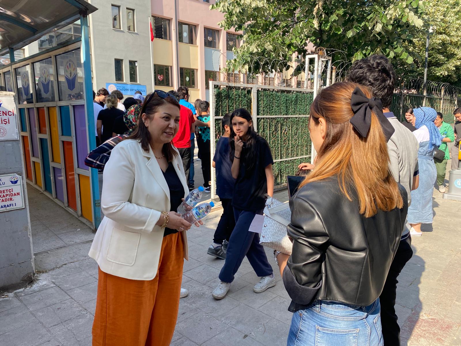 Izmit Belediyesi LGSye giren ögrencilerin bu yil da yaninda oldu (2)