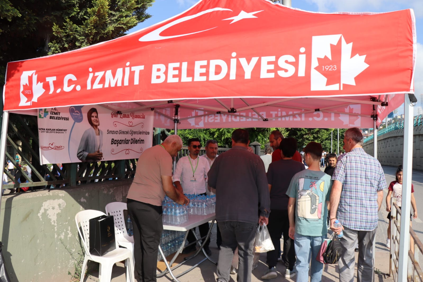 Izmit Belediyesi LGSye giren ögrencilerin bu yil da yaninda oldu (2)