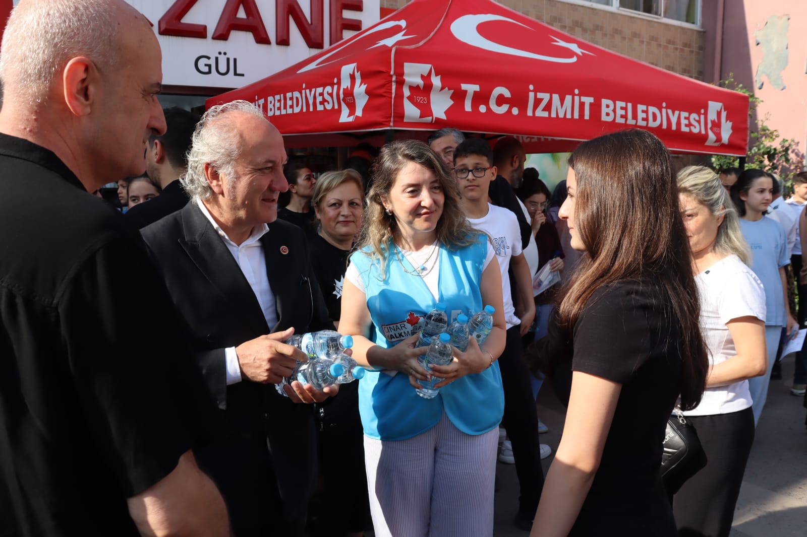 Izmit Belediyesi LGSye giren ögrencilerin bu yil da yaninda oldu (9)