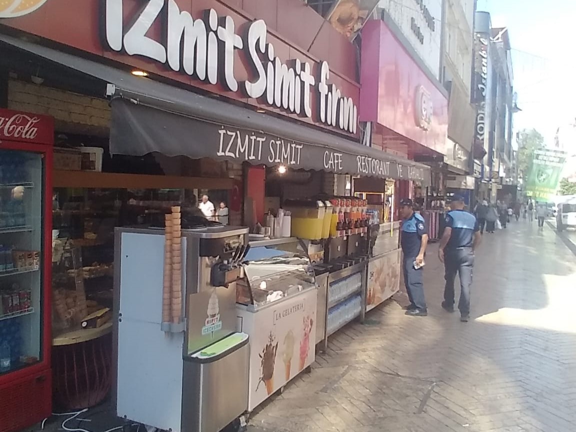 İzmit Belediyesi Zabıta Müdürlüğü'nden yaya güvenliği için önemli adım (6)