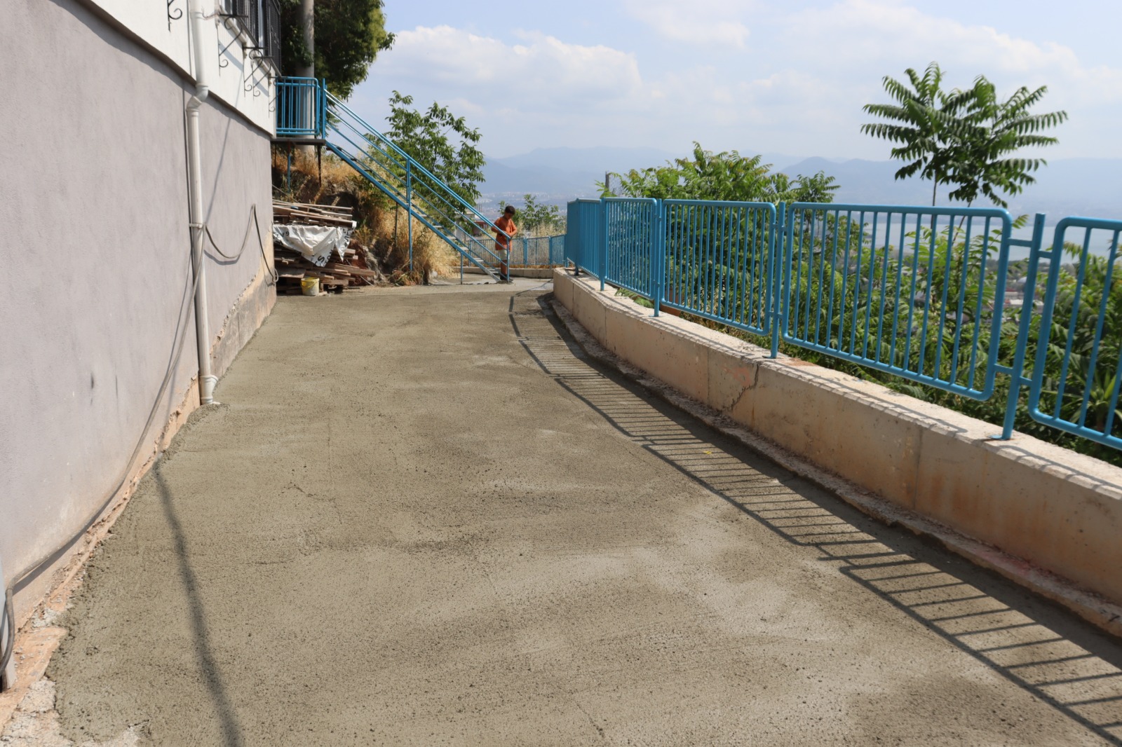 İzmit Belediyesinden Erenler Mahallesi’ne yeni beton yol (1)