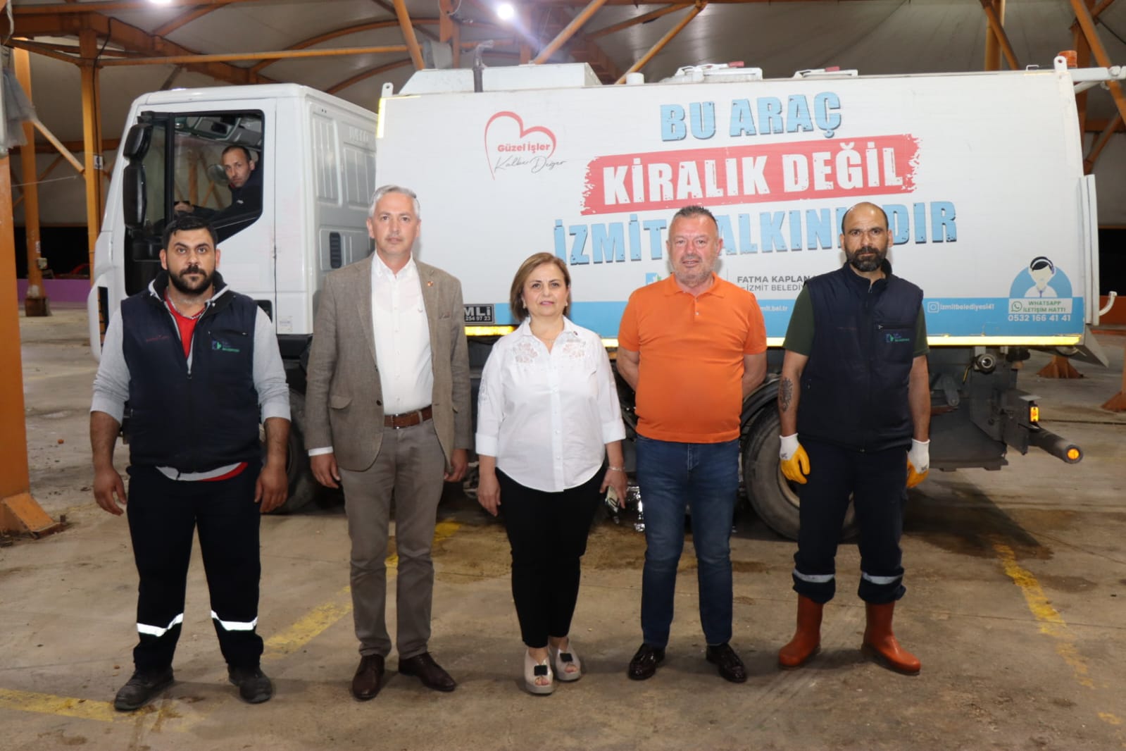İzmit Belediyesinden Yeşilova Pazarı’nda bayram öncesi gece mesaisi (4)