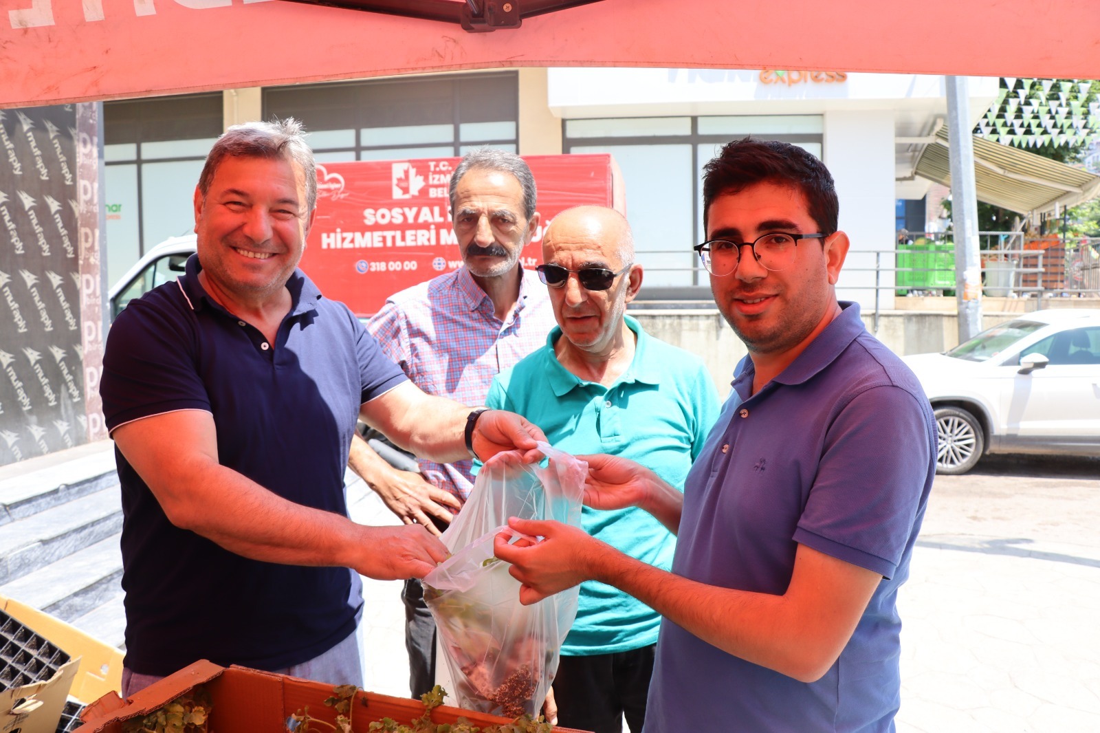 Izmit Belediyesinden vatandasa ücretsiz fide destegi (3)
