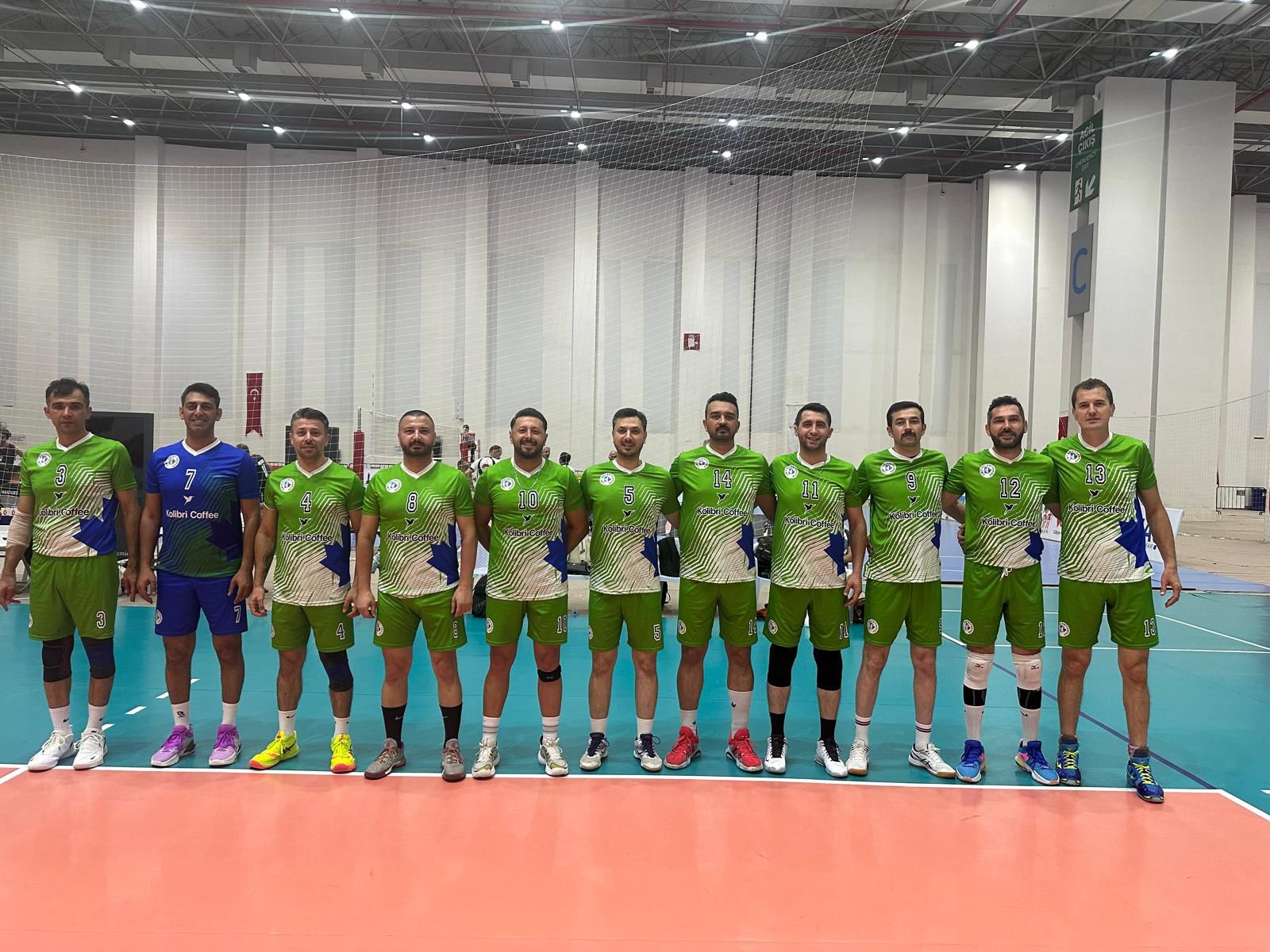 Izmit Belediyespor Veteran Erkek Voleybol Takimi Türkiye Sampiyonu oldu (2)