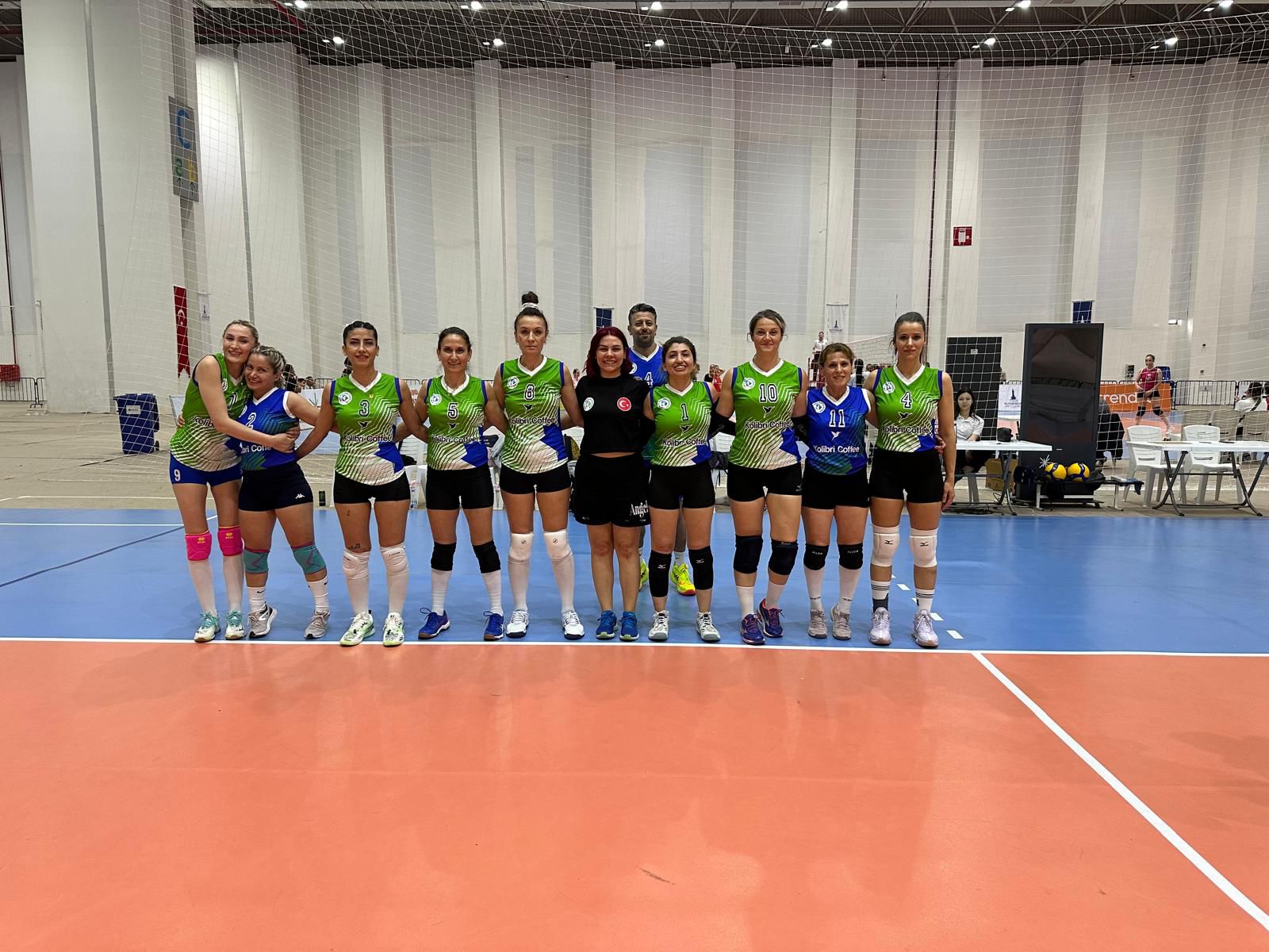 Izmit Belediyespor Veteran Erkek Voleybol Takimi Türkiye Sampiyonu oldu (3)