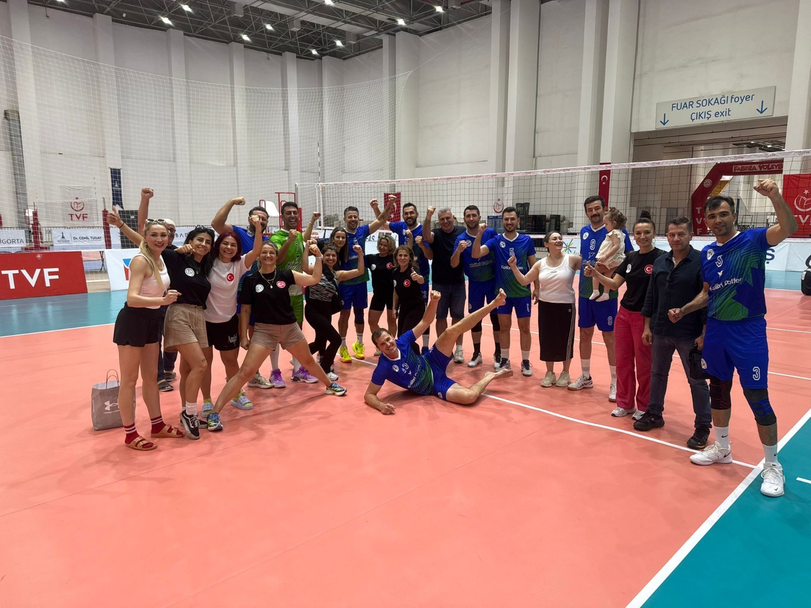 Izmit Belediyespor Veteran Erkek Voleybol Takimi Türkiye Sampiyonu oldu (4)