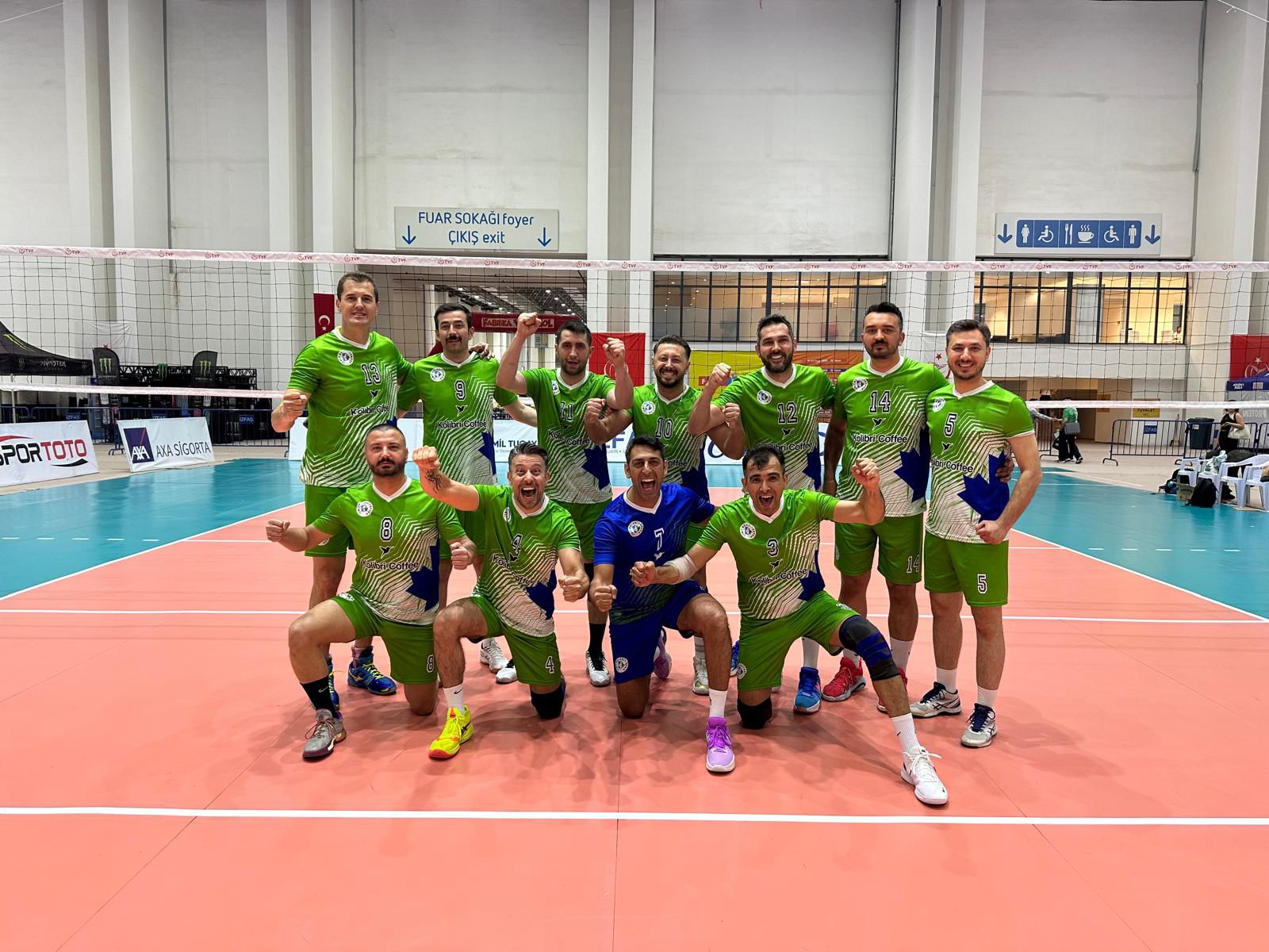 Izmit Belediyespor Veteran Erkek Voleybol Takimi Türkiye Sampiyonu oldu (5)