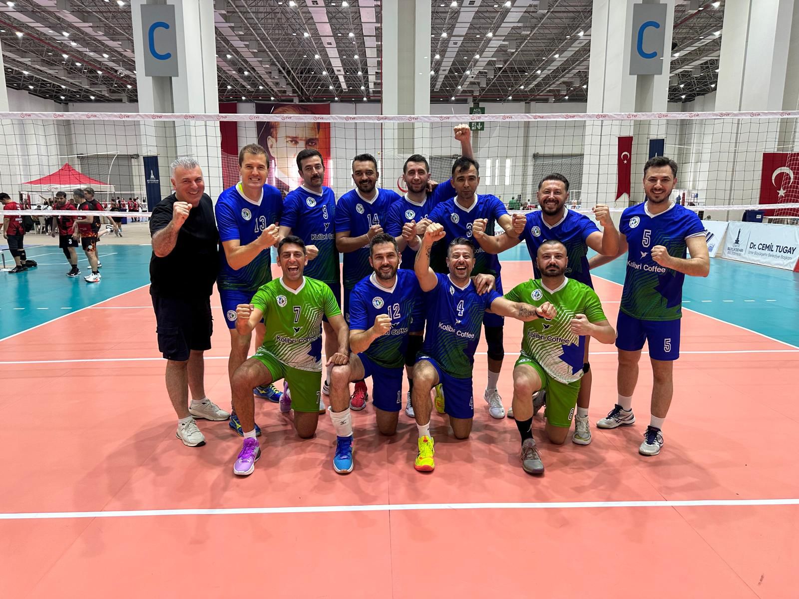 Izmit Belediyespor Veteran Erkek Voleybol Takimi Türkiye Sampiyonu oldu (7)