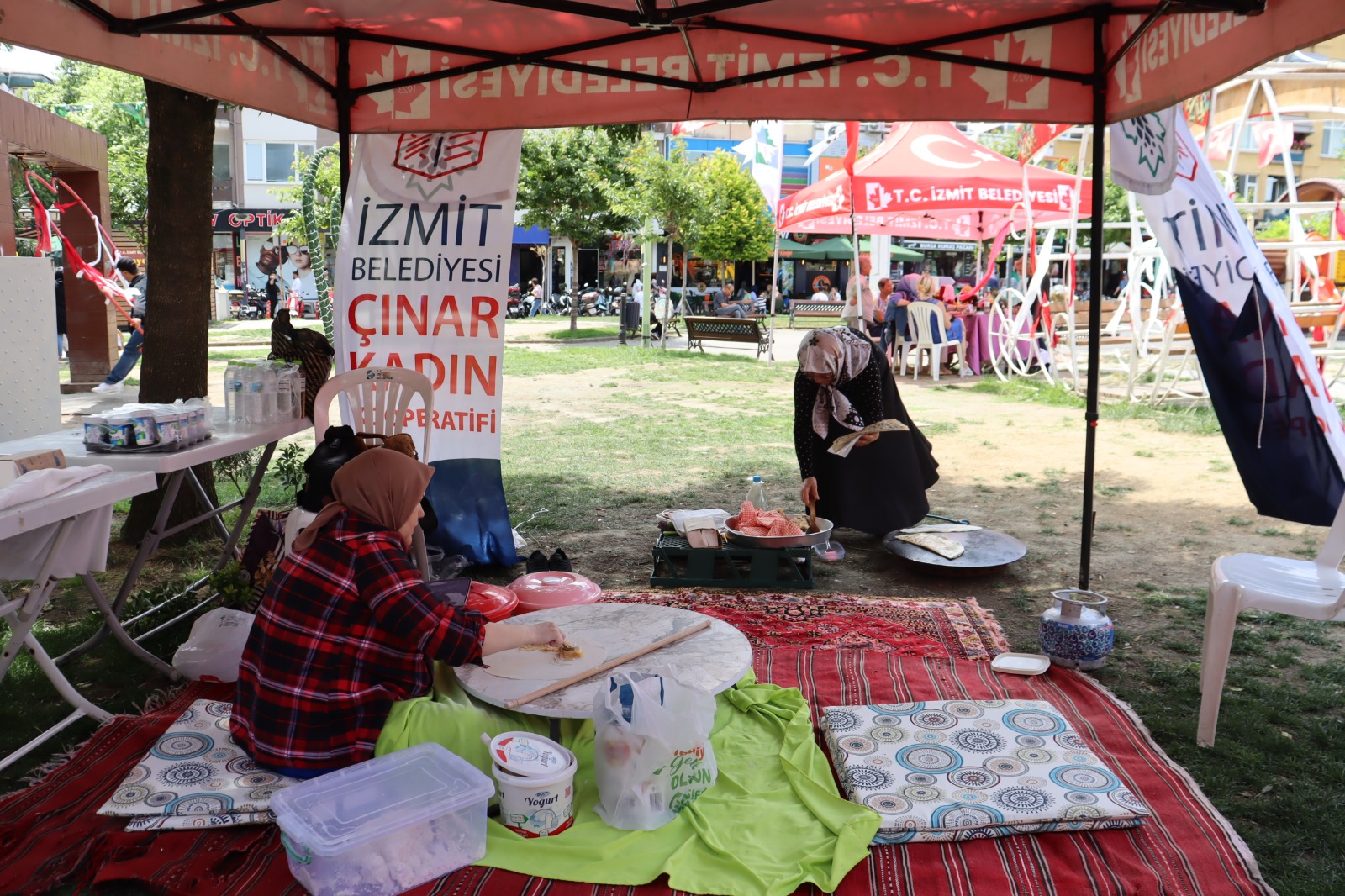 Izmit'te Dayanisma ve Üretim Söleni 5. Iyilik Senligi Basladi (10)