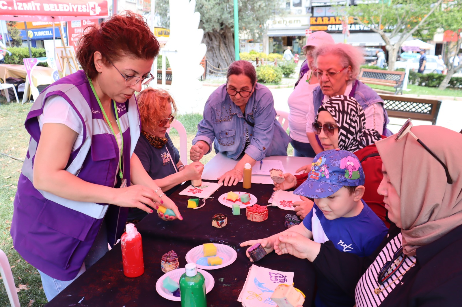 Izmit'te Dayanisma ve Üretim Söleni 5. Iyilik Senligi Basladi (14)
