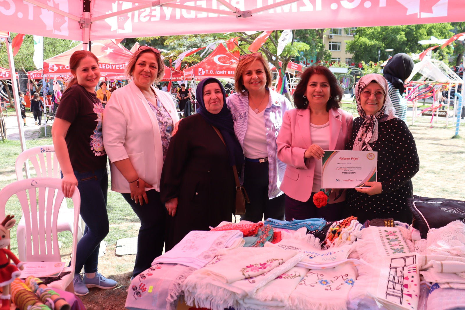 Izmit'te Dayanisma ve Üretim Söleni 5. Iyilik Senligi Basladi (5)