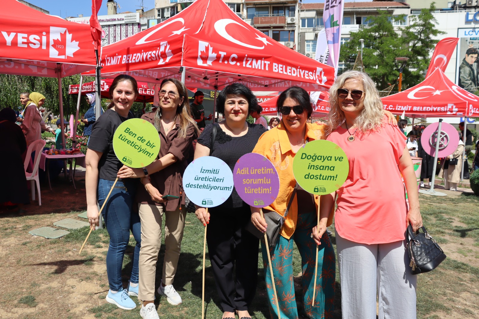 Izmit'te Dayanisma ve Üretim Söleni 5. Iyilik Senligi Basladi (6)