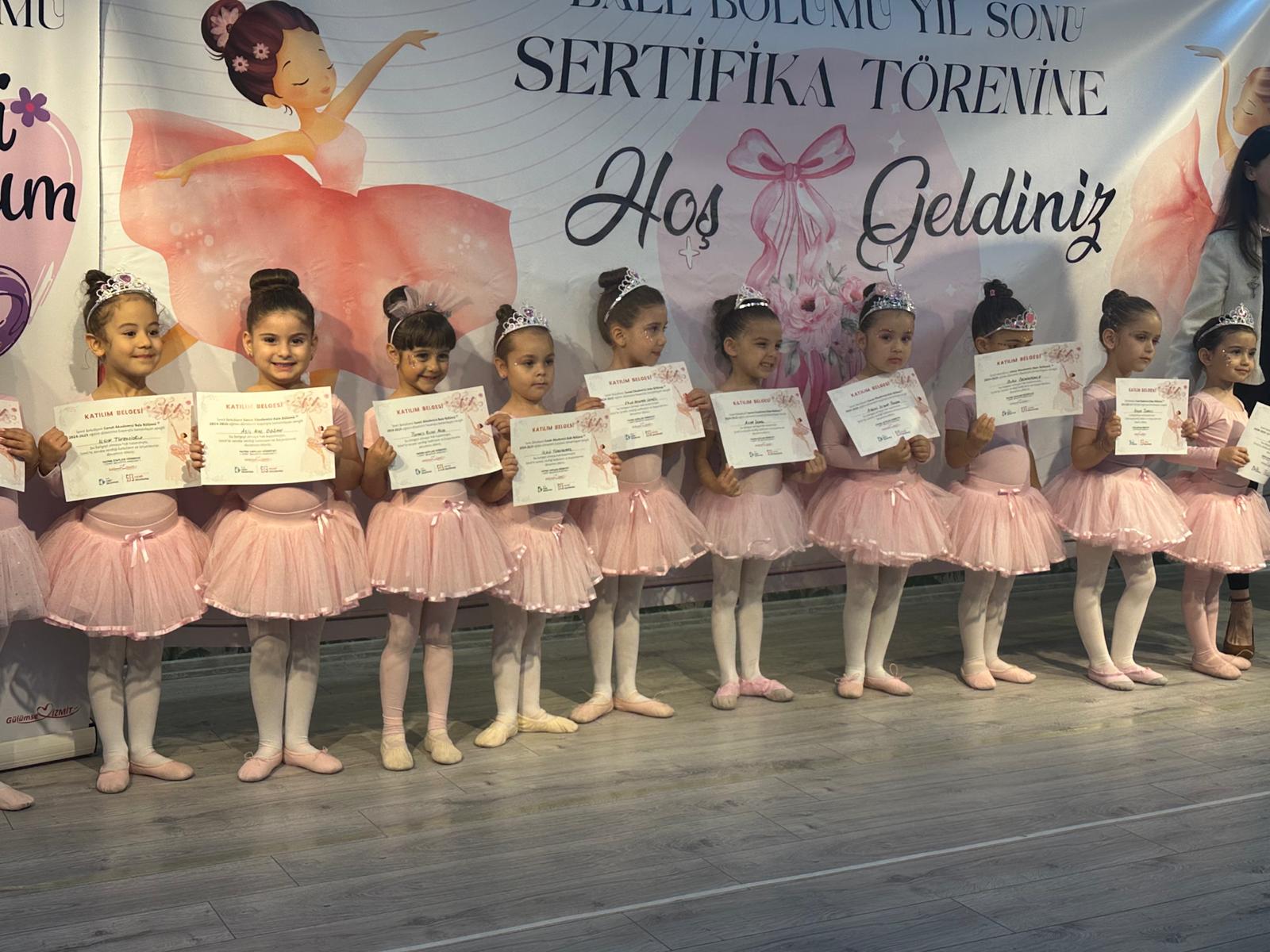 Minik balerinler Sanat Akademisi’nde ışıldadı (3)