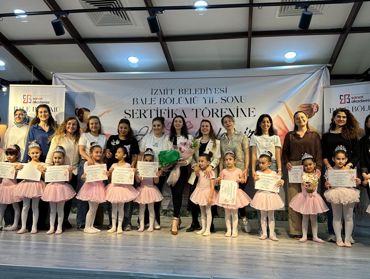 Minik balerinler Sanat Akademisi’nde ışıldadı (4)