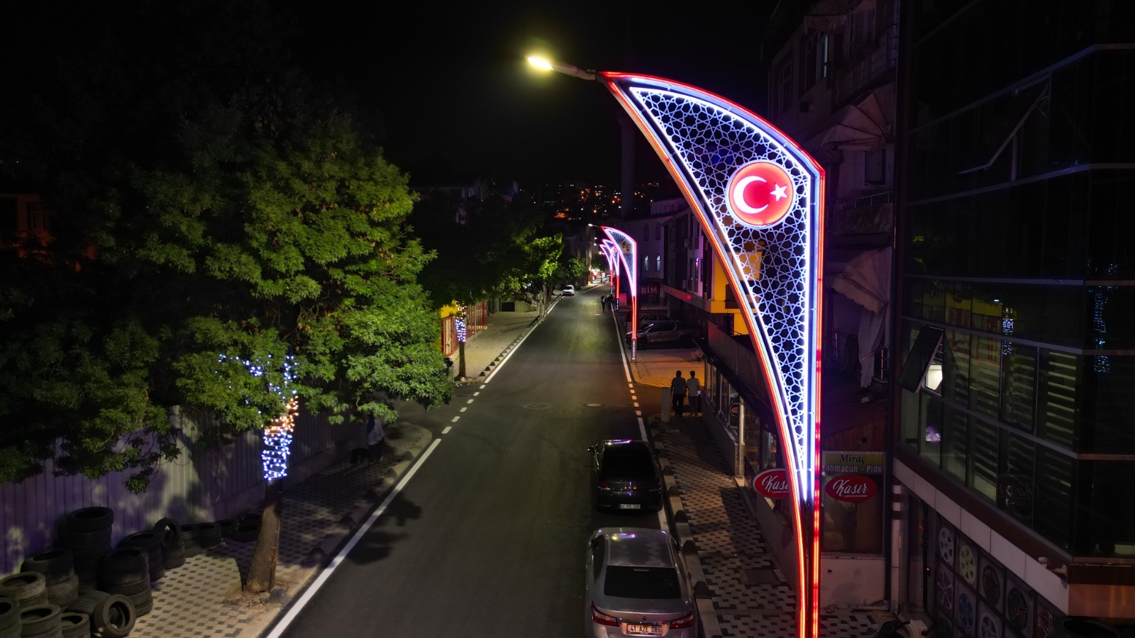 Şehit Kazım Caddesi Atatürk’ün ışığıyla aydınlanıyor (2)