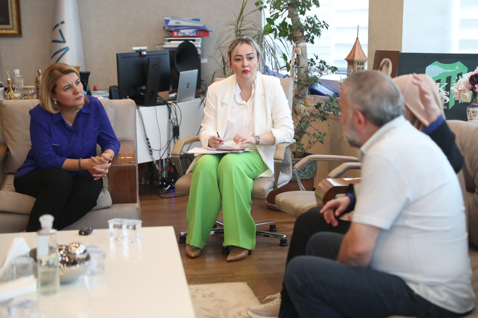 Baskan Hürriyet, Halk Günü'nde vatandaslarla bulustu (12)