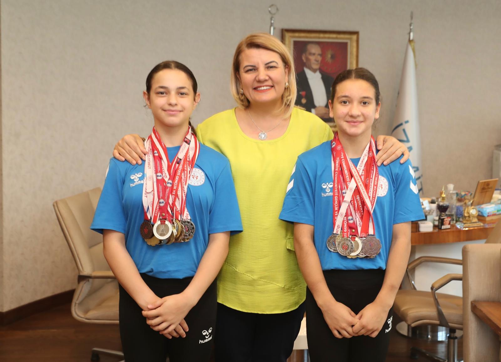 Fatma Başkan, İzmit’in gururu olan genç cimnastikçileri tebrik etti (4)