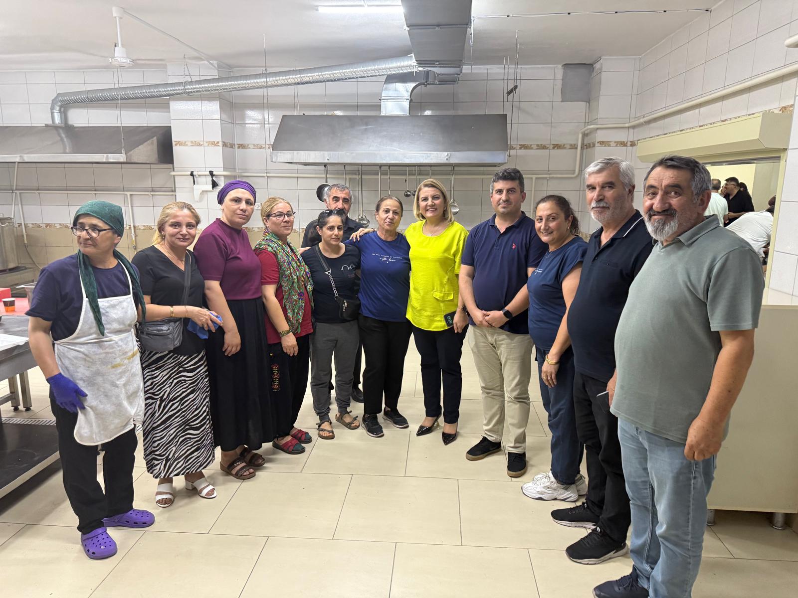Fatma Başkan yas-ı matem orucu tutan canlarla buluştu (3)
