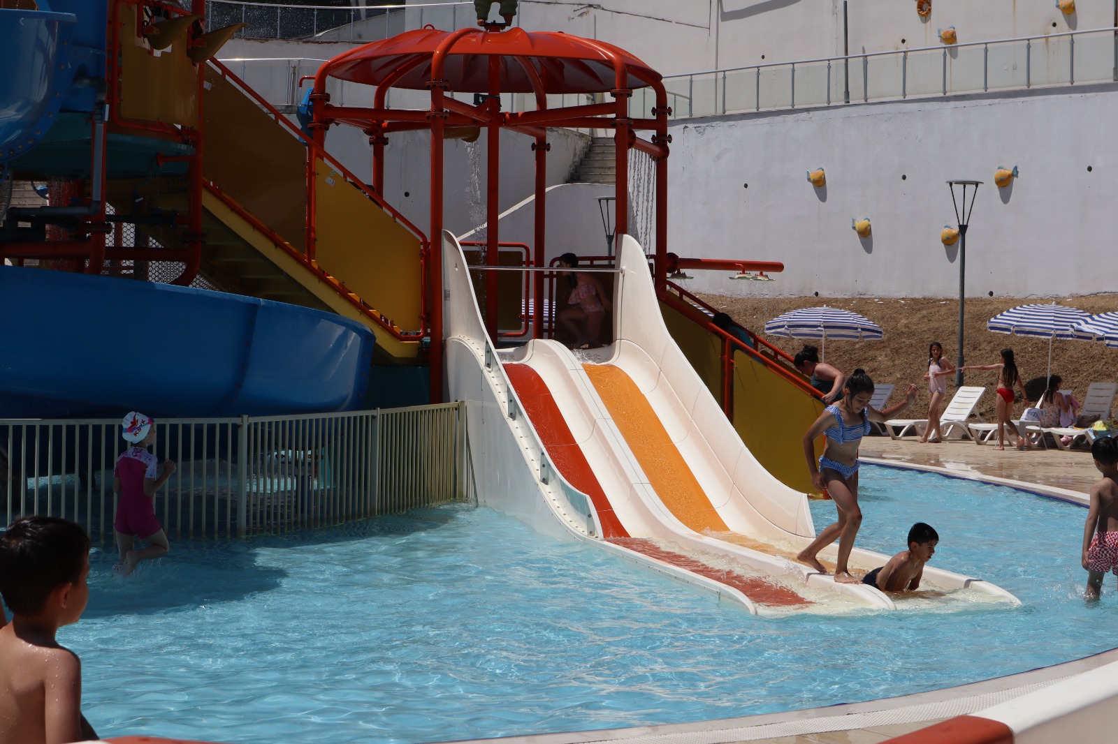İzmit Belediyesi Aquapark’ı yoğun ilgiyle açıldı (10)