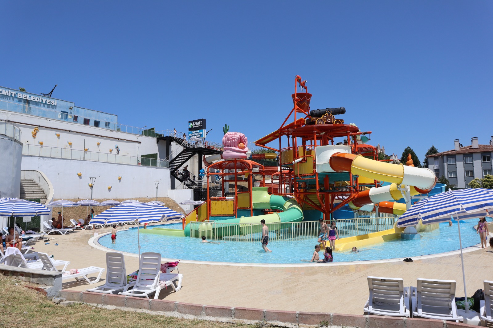 İzmit Belediyesi Aquapark’ı yoğun ilgiyle açıldı (6)
