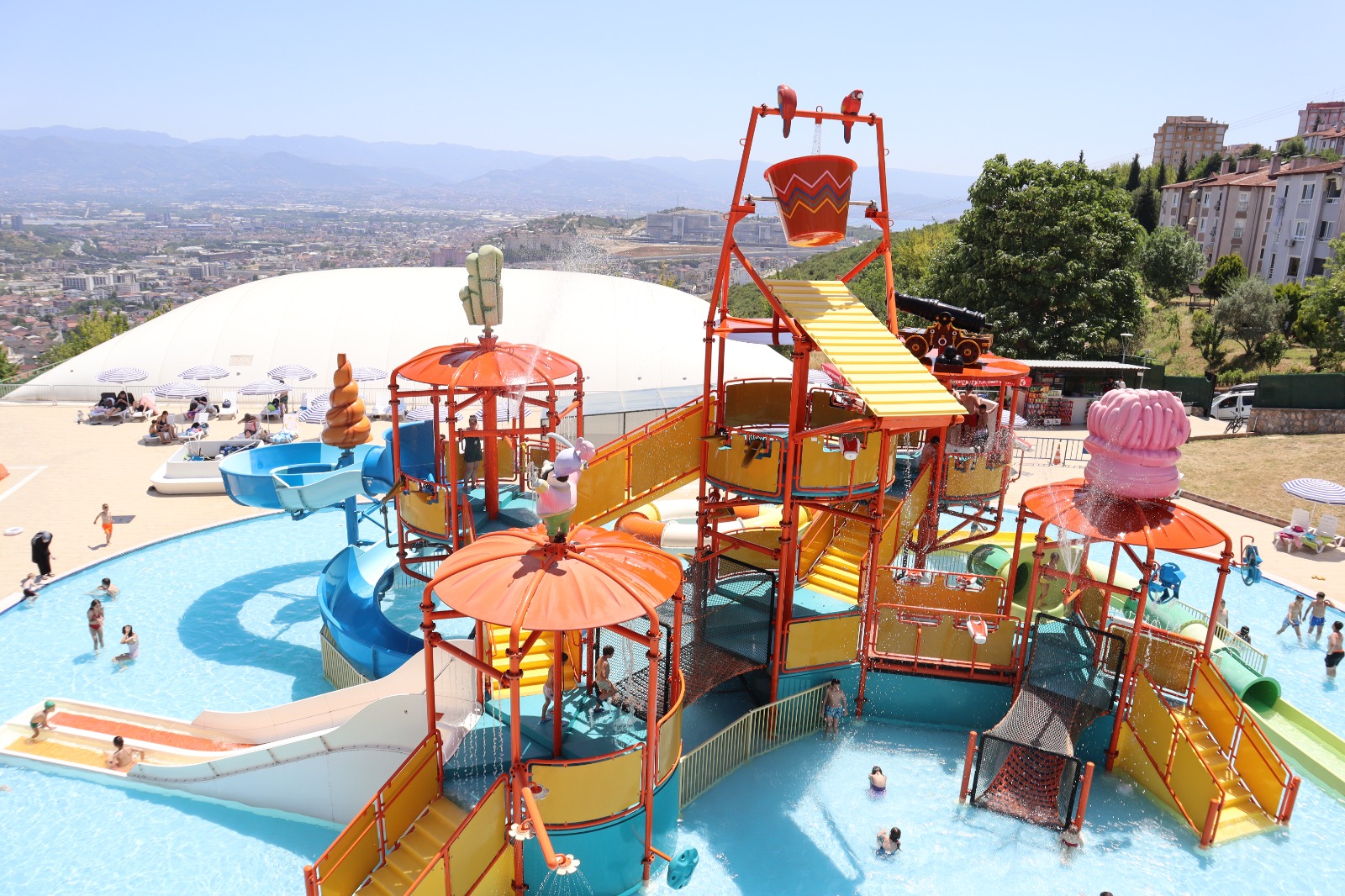 İzmit Belediyesi Aquapark’ı yoğun ilgiyle açıldı (7)