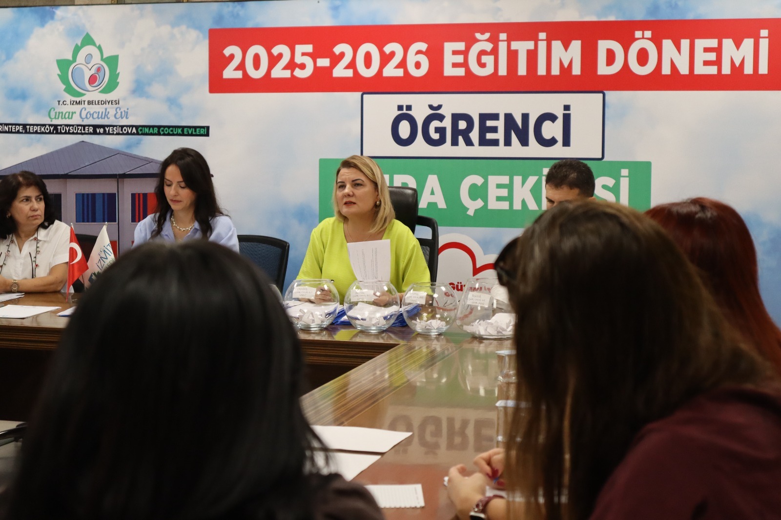 İzmit Belediyesi Çınar Çocuk Evleri için noter huzurunda kura çekimi (1)