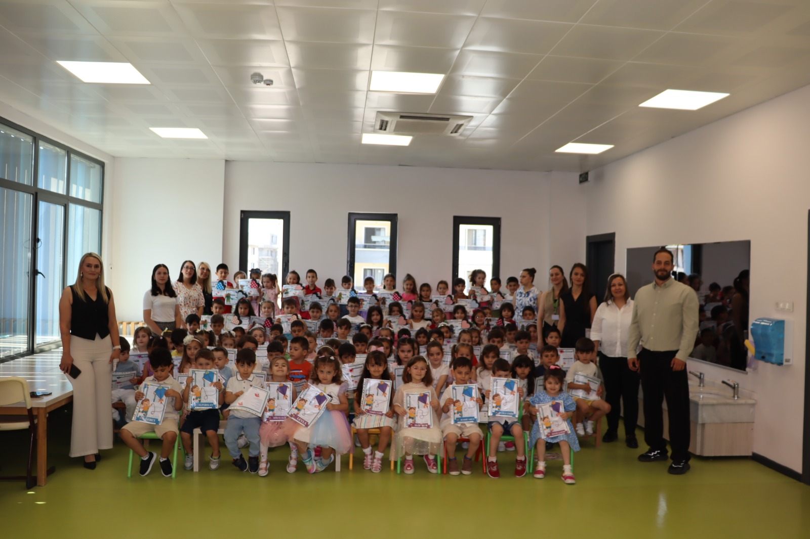 Izmit Belediyesi Çinar Çocuk Evlerinde karne heyecani yasandi (1)