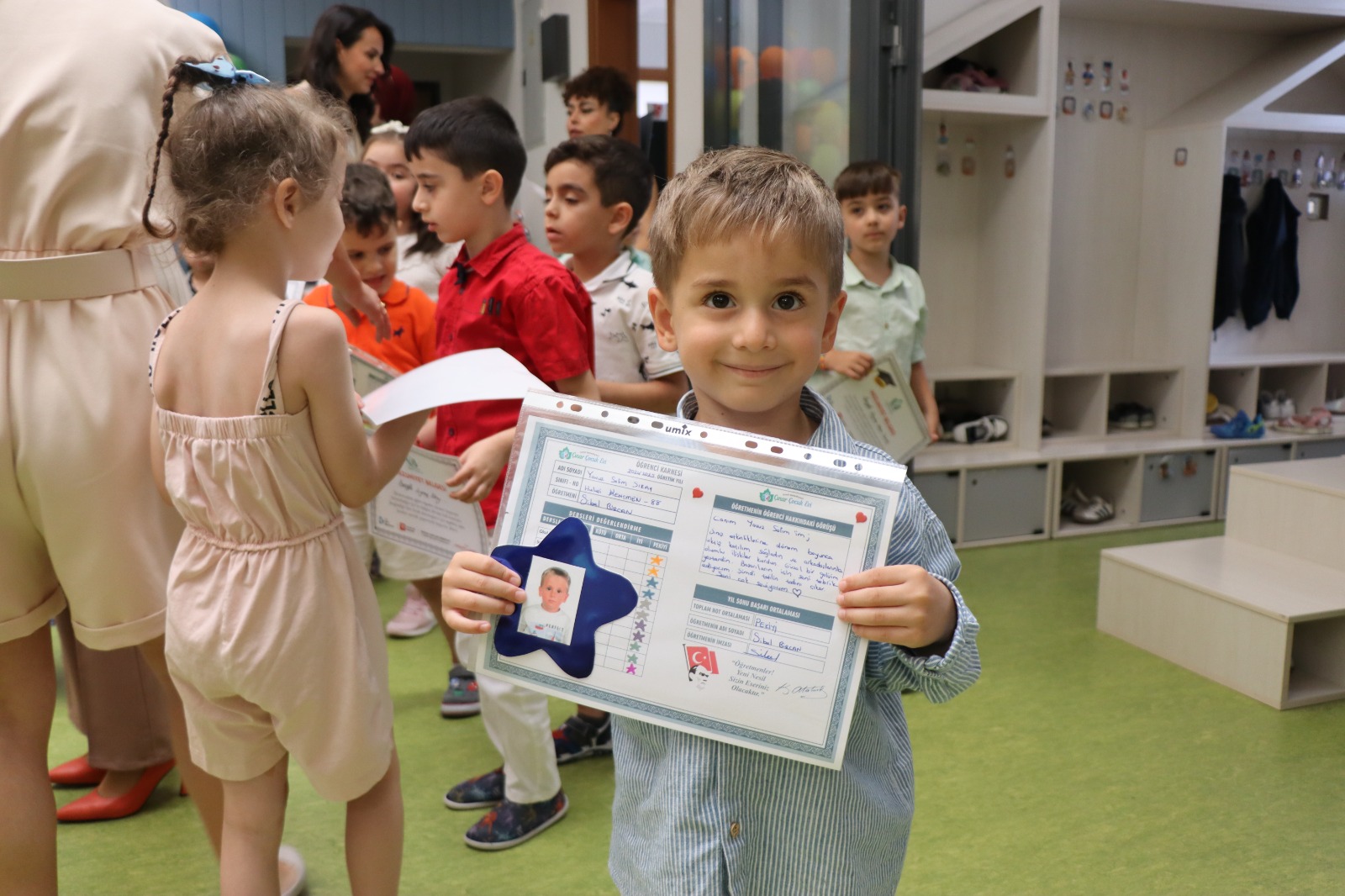 Izmit Belediyesi Çinar Çocuk Evlerinde karne heyecani yasandi (10)
