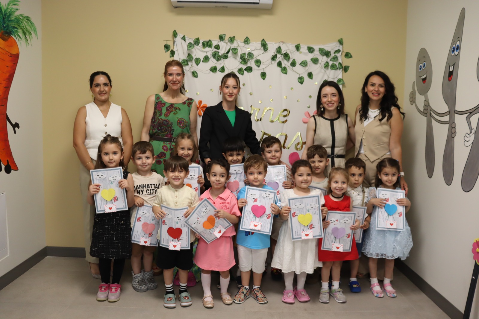 Izmit Belediyesi Çinar Çocuk Evlerinde karne heyecani yasandi (4)