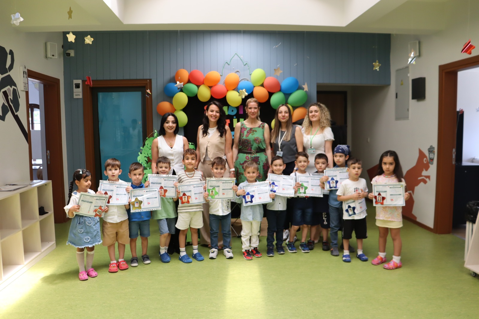 Izmit Belediyesi Çinar Çocuk Evlerinde karne heyecani yasandi (5)