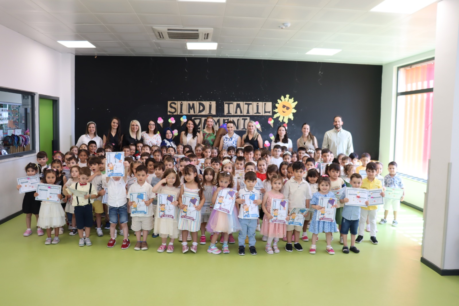 Izmit Belediyesi Çinar Çocuk Evlerinde karne heyecani yasandi (6)