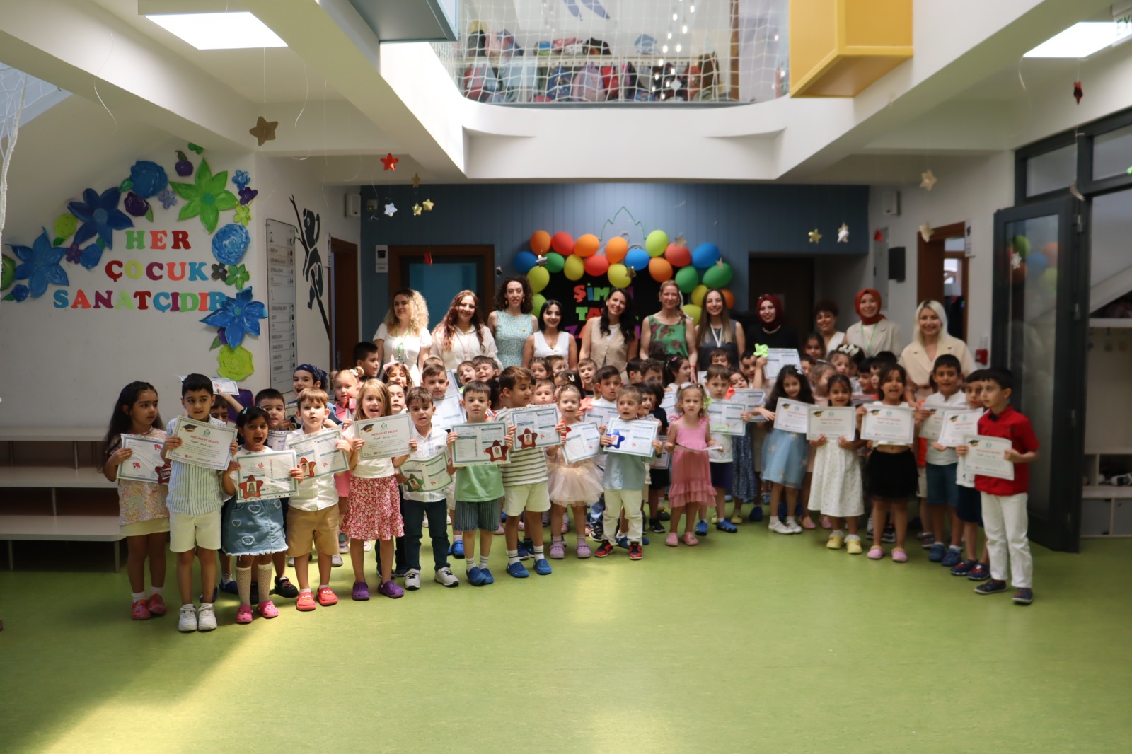 Izmit Belediyesi Çinar Çocuk Evlerinde karne heyecani yasandi (8)