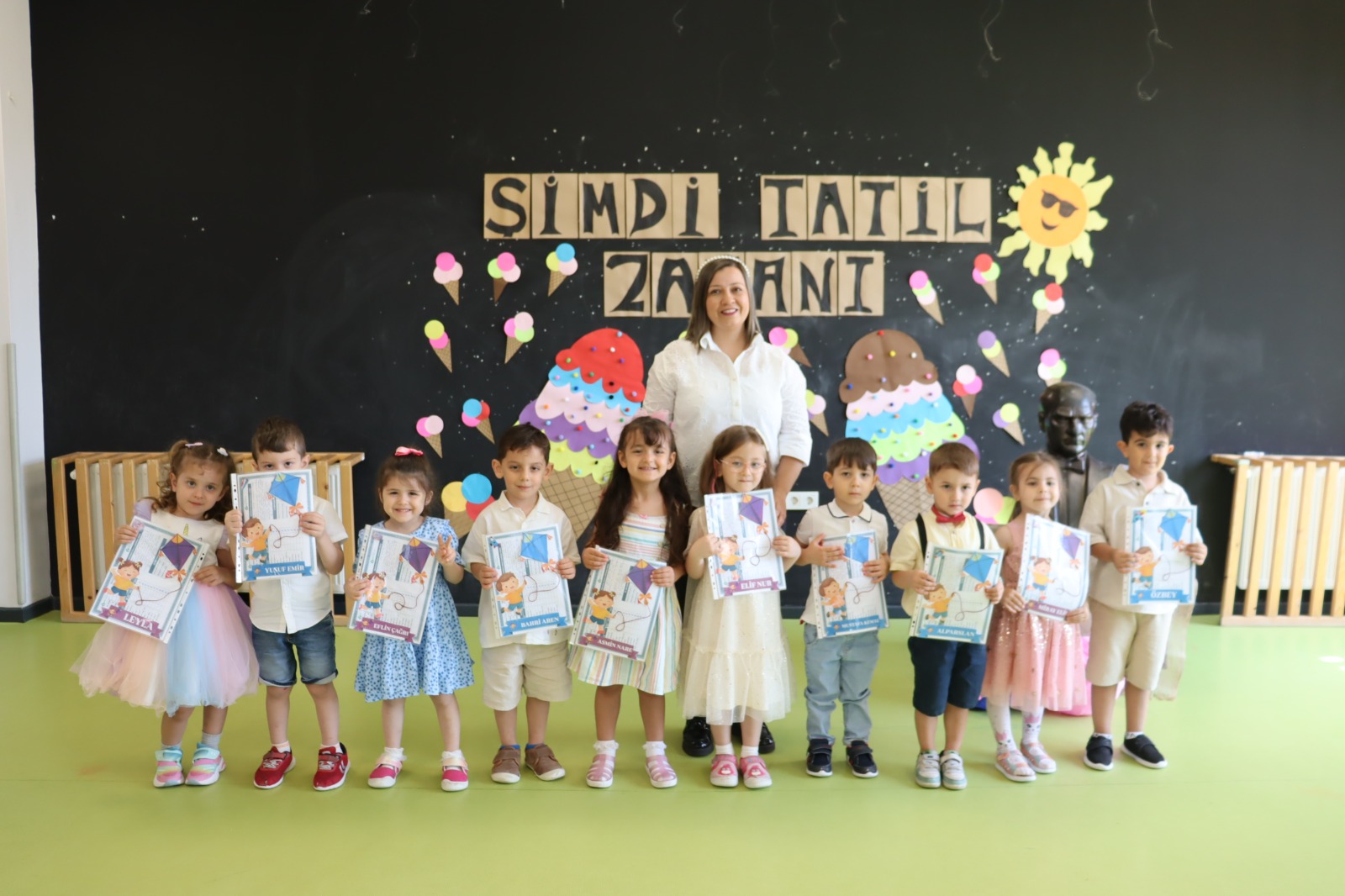 Izmit Belediyesi Çinar Çocuk Evlerinde karne heyecani yasandi (9)