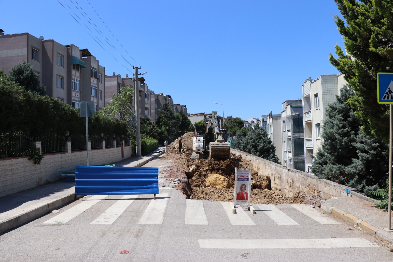 İzmit Belediyesi, Turgut'taki tehlikeli istinat duvarını yeniliyor (3)