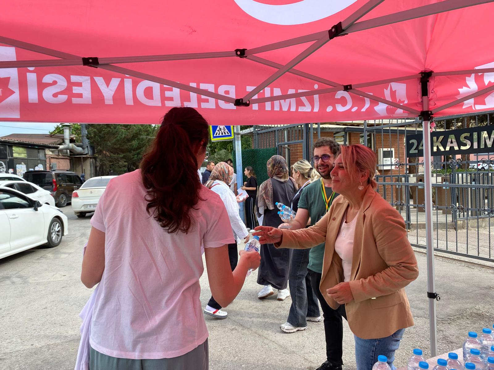 Izmit Belediyesi YKS heyecanina bu yil da ortak oldu (15)