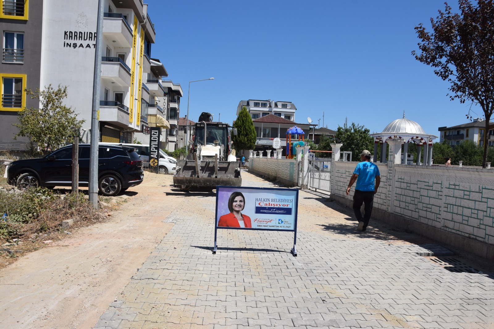 İzmit Belediyesi, Yörükler Sokak’ta bozulan parke yolu yeniledi (3)