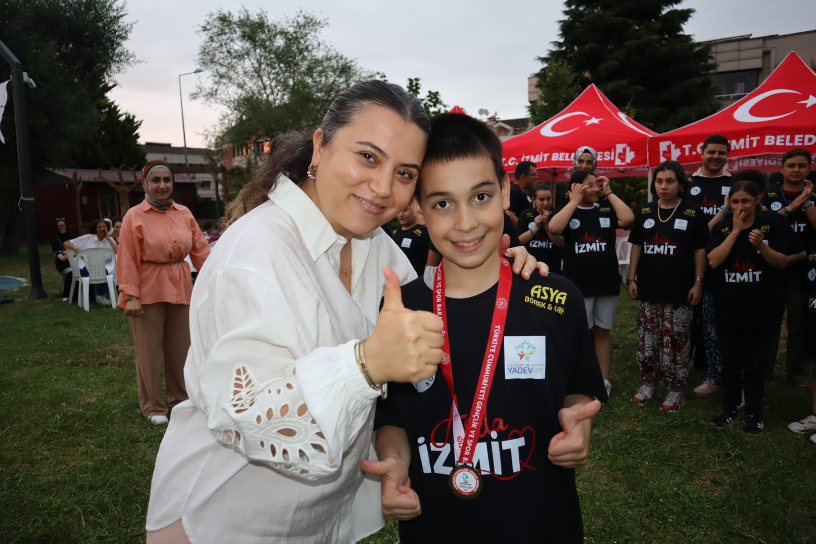 İzmit Belediyesi, otizmli bireylerle sahada kalplere dokundu (10)