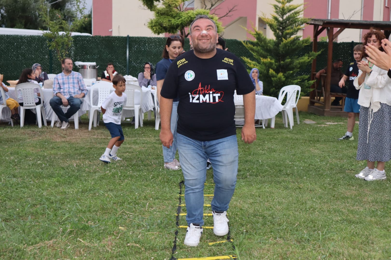 İzmit Belediyesi, otizmli bireylerle sahada kalplere dokundu (11)