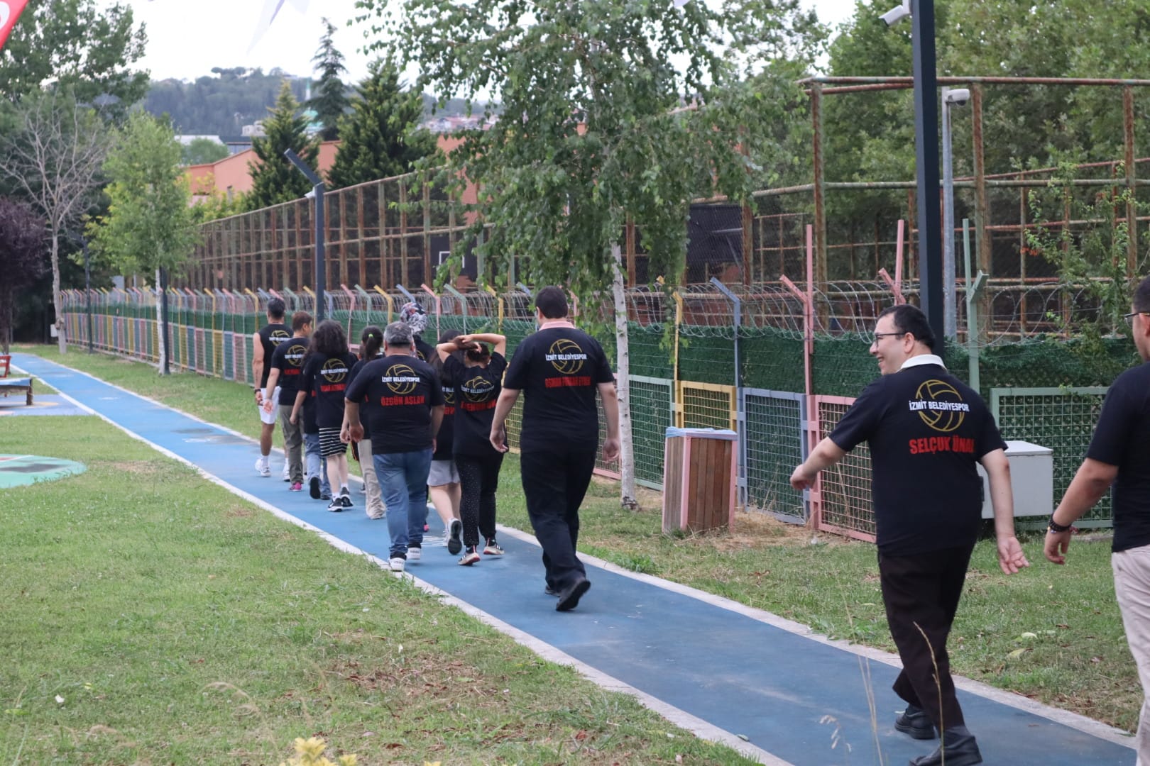 İzmit Belediyesi, otizmli bireylerle sahada kalplere dokundu (5)