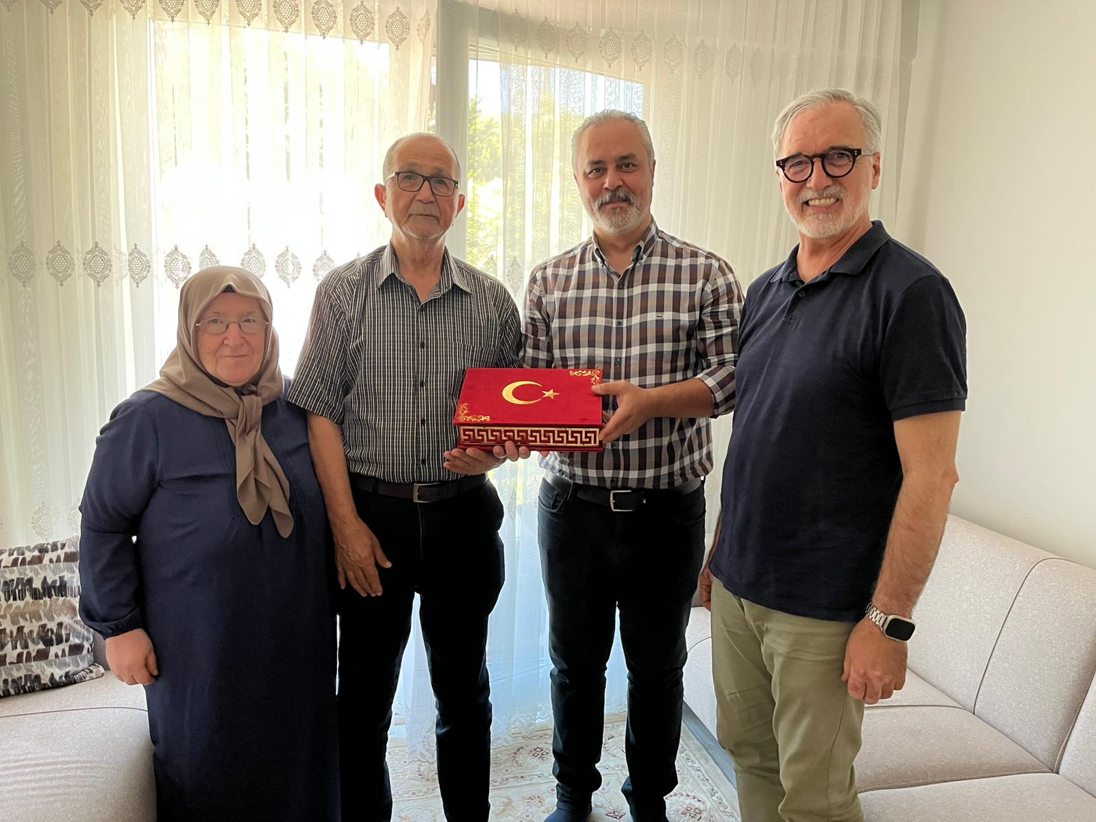 İzmit Belediyesinden Kıbrıs Gazilerine vefa ziyareti (1)
