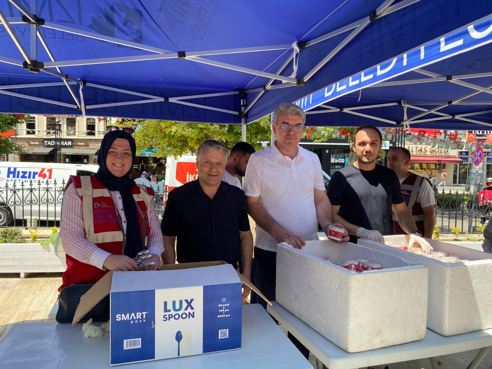 Izmit Belediyesi'nden gönülleri isitan asure ikrami (2)