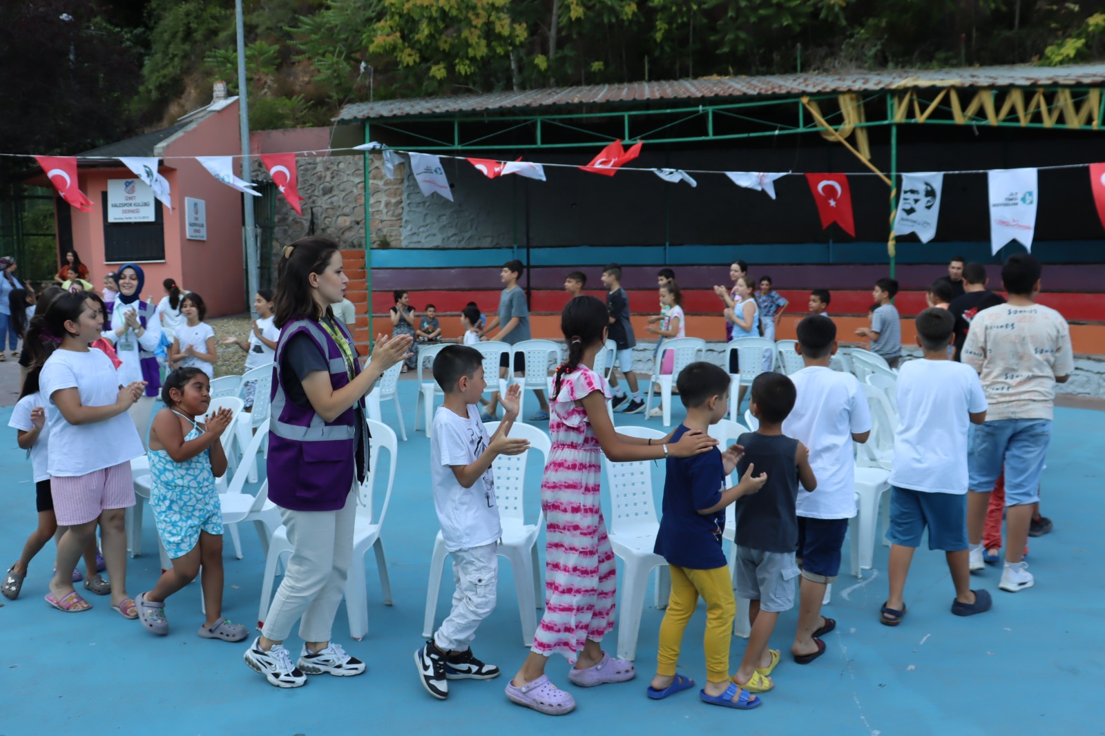Izmit'in yaz eglencesi Terzibayiri'nda çocuklarla bulustu (2)