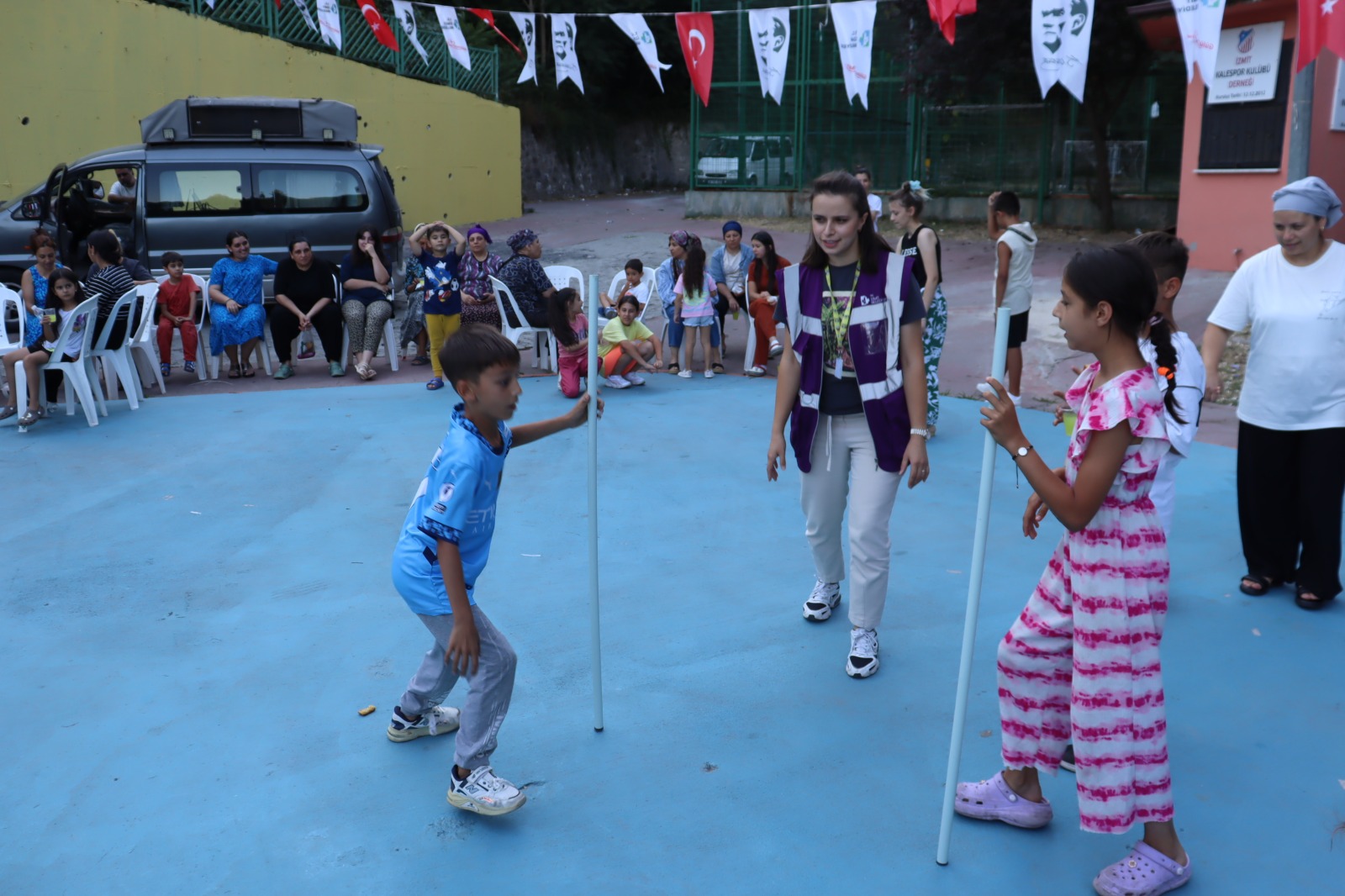Izmit'in yaz eglencesi Terzibayiri'nda çocuklarla bulustu (6)