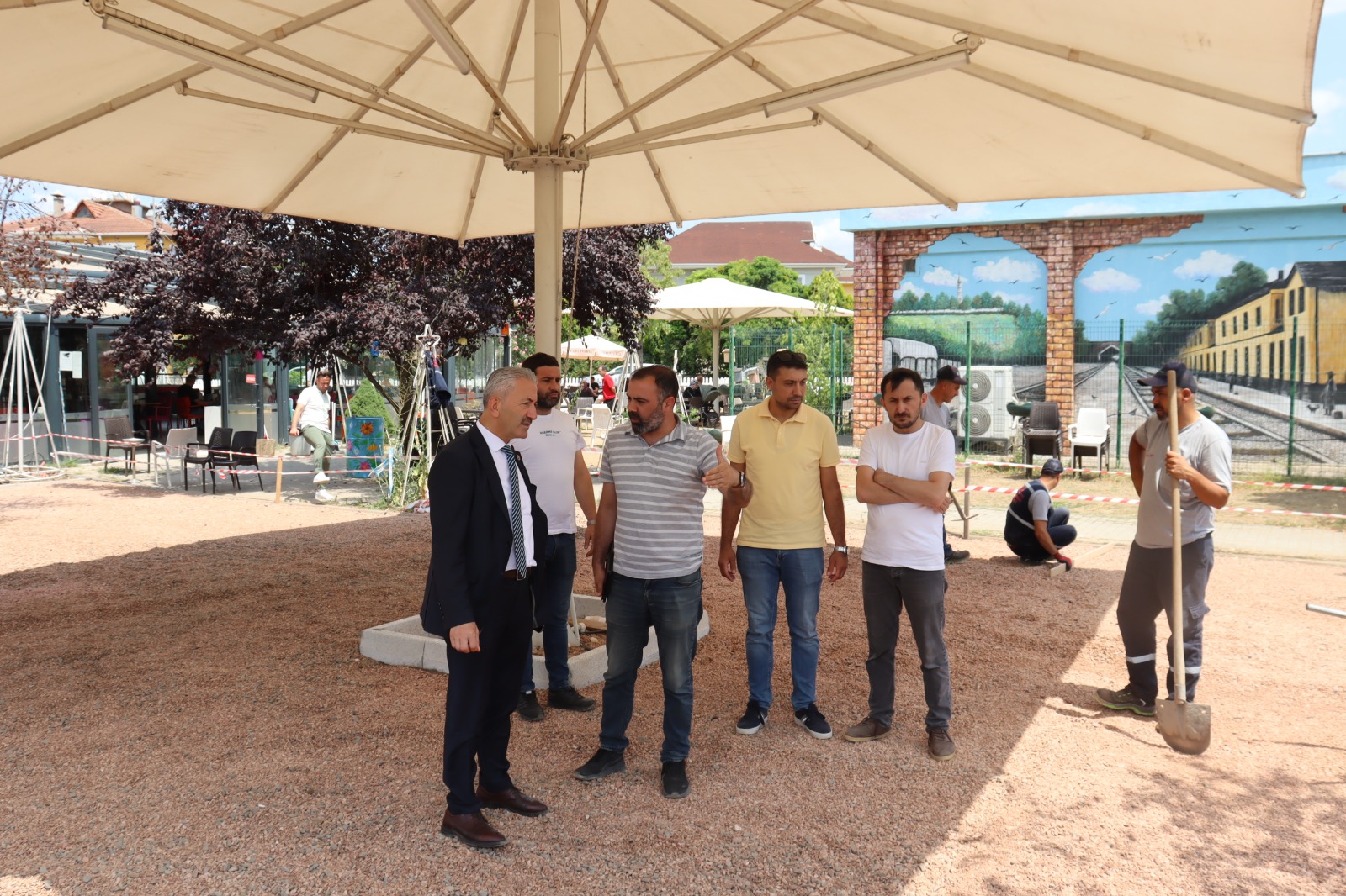 Yahya Kaptan Gülümse Kafe çevresi güzelleşiyor (3)