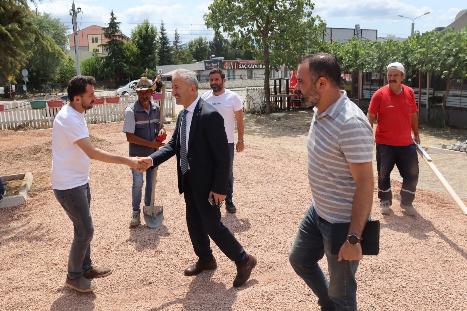 Yahya Kaptan Gülümse Kafe çevresi güzelleşiyor (7)
