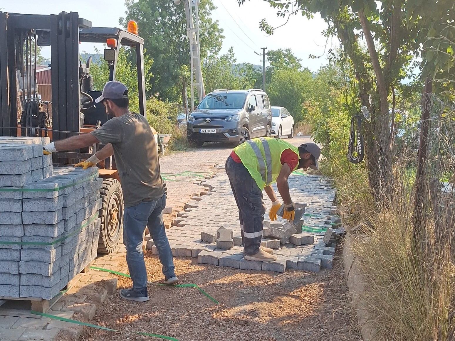 İzmit Belediyesi, 5 ayrı mahallede parke ve kaldırımları yeniledi (1)