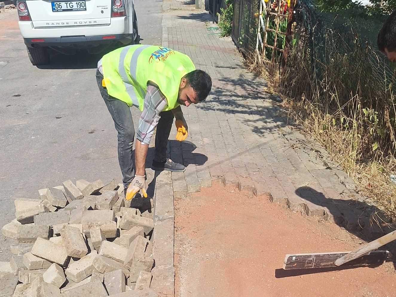 İzmit Belediyesi, 5 ayrı mahallede parke ve kaldırımları yeniledi (3)
